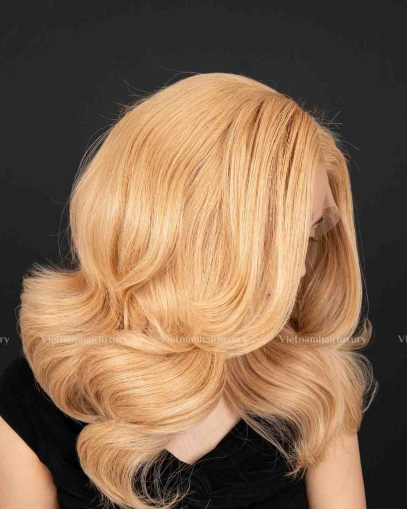 Honey Blonde Textured Waves
